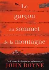 Le garcon au sommet de la montagne
